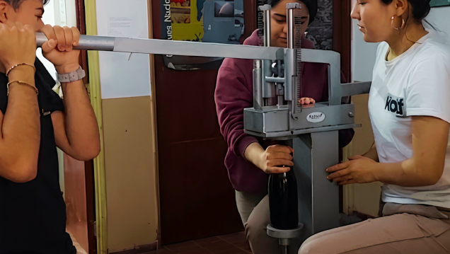 imagen  NUEVO EQUIPAMIENTO PARA LA ELABORACIÓN DE ESPUMANTES EN EL LAE
