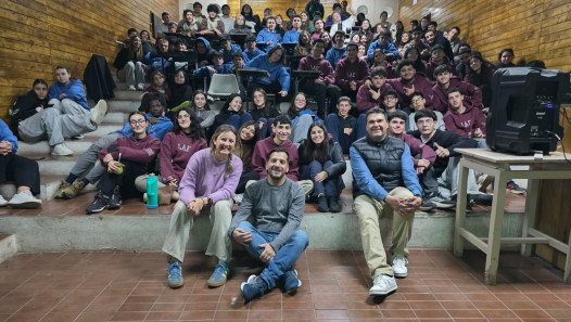 imagen TALLER DE PODA CON EL EGRESADO Y REFERENTE, ING. AGR. CANATELLA