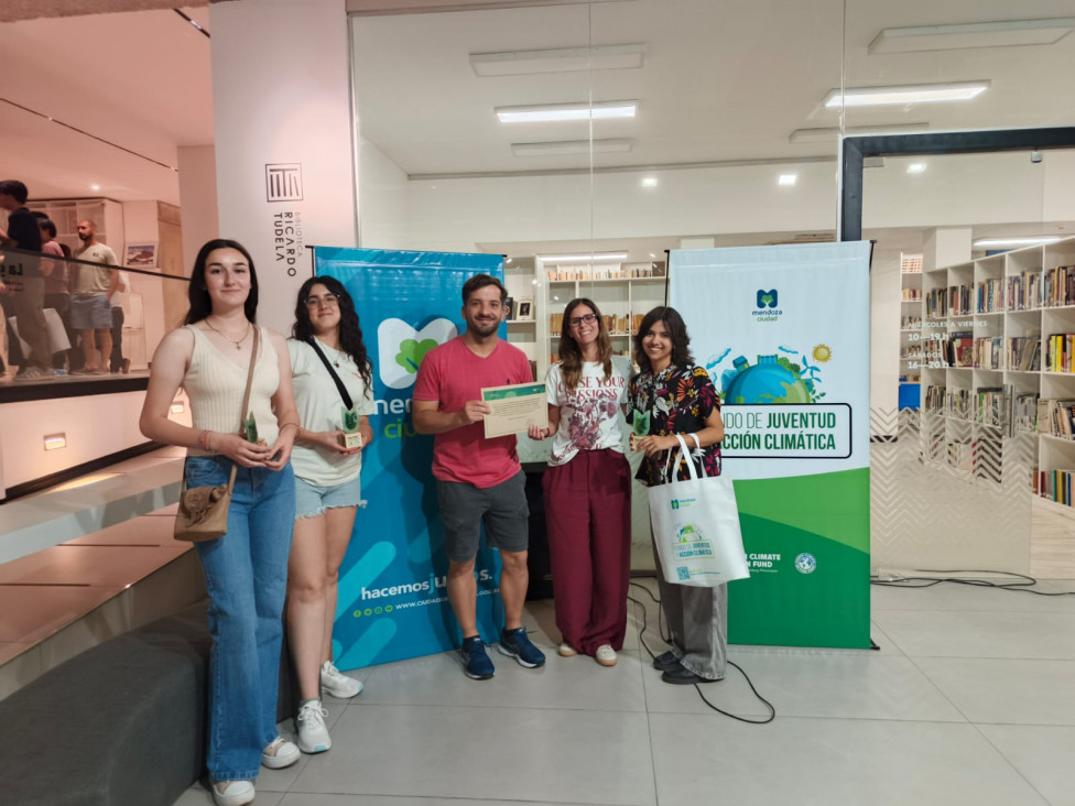 imagen EL FONDO JUVENTUD Y ACCIÓN CLIMÁTICA ENTREGÓ RECONOCIMIENTOS A NUESTROS ESTUDIANTES  