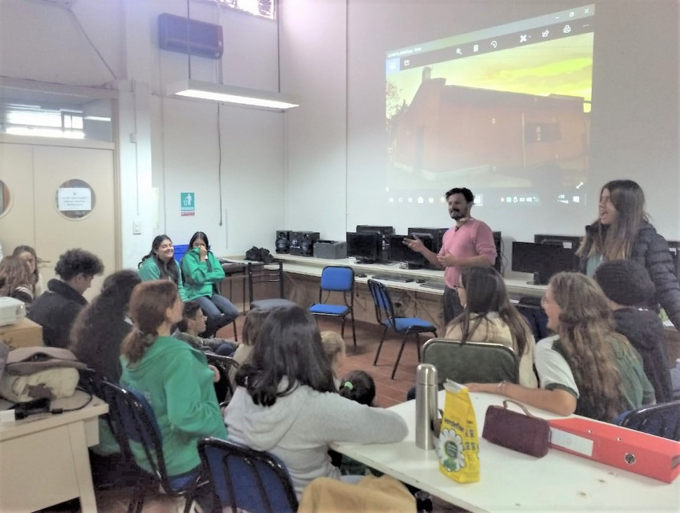 imagen ESTUDIANTES DEL LAE SE CAPACITARON EN FOTOGRAFÍA DOCUMENTAL