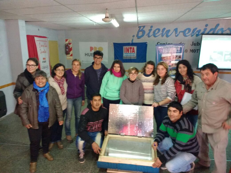 imagen Estudiantes del LAE se capacitan en Hornos Solares 