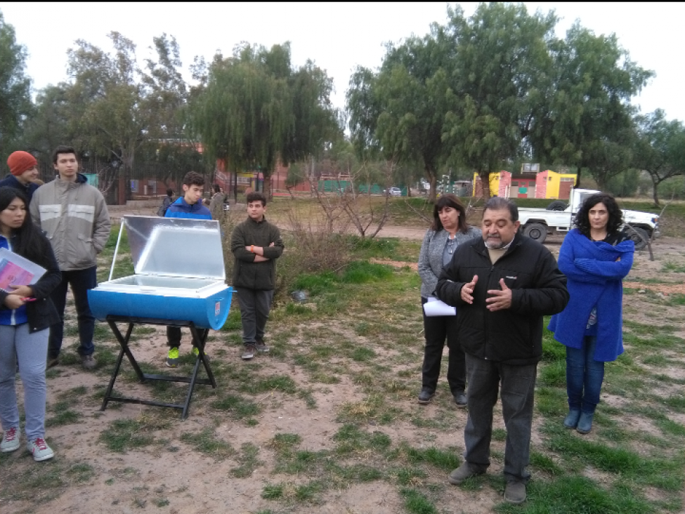 imagen INTA LAVALLE DONA AL LAE UN HORNO SOLAR